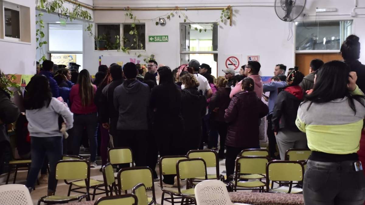 Asistieron a la institución educativa representantes del gremio docente ATEN. Fuente: (Facebook)