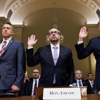 Jefe del ICE defiende redadas migratorias ante el Congreso