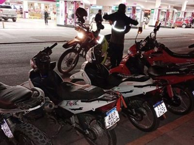 Motoqueros irrumpieron en plena Avenida Argentina con picadas