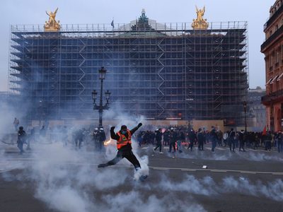 El presidente Emmanuel Macron juega con el funesto engranaje de la violencia