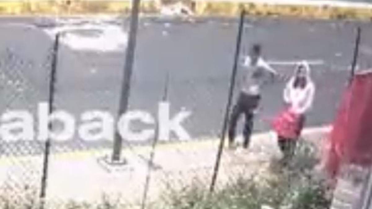 Momento en que la pareja abandona la caja