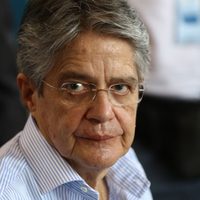 Ecuatorianos marchan en las calles de Quito para pedir el juicio político del presidente