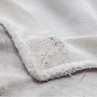 El truco infalible para eliminar las manchas de hongos en la ropa y dejarla como nueva
