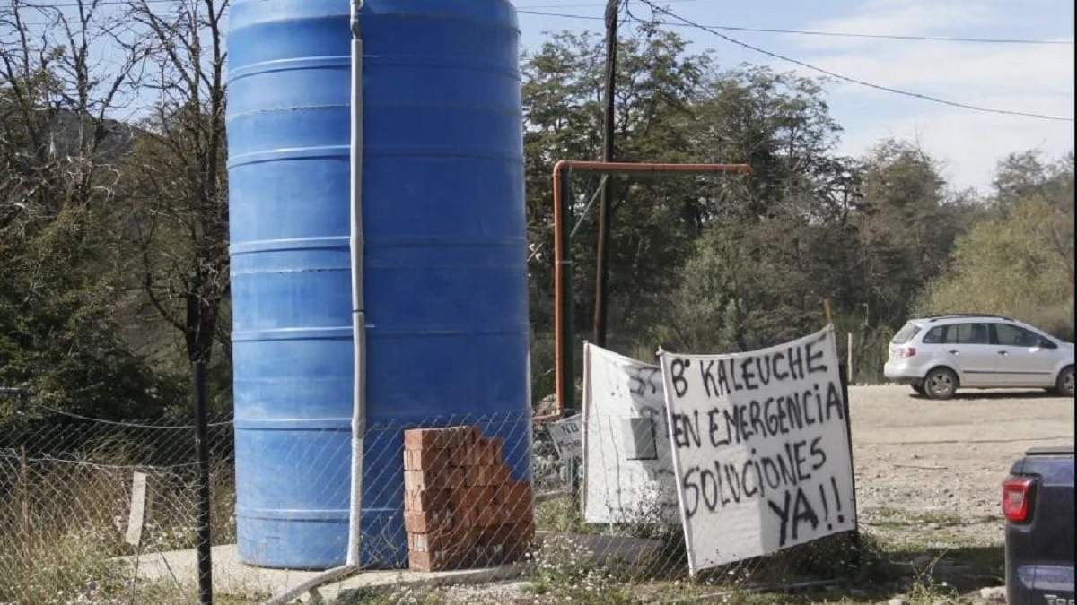 Falta de agua potable en el barrio Kaleuche. Fuente: (RSM)