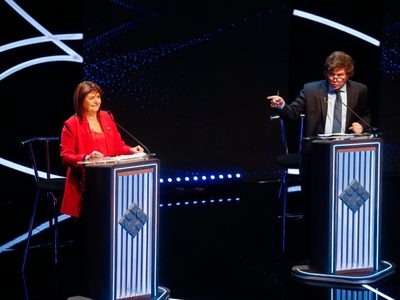 Milei enciende polémica de armas y medioambiente en el último debate presidencial en Argentina