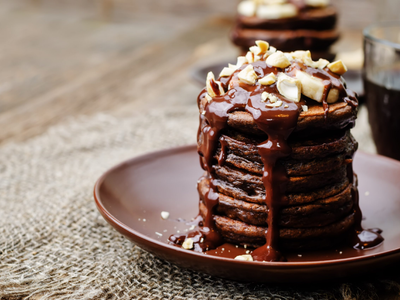 Torta fit de panqueques de chocolate: una bomba de sabor para comer este sábado sin culpa