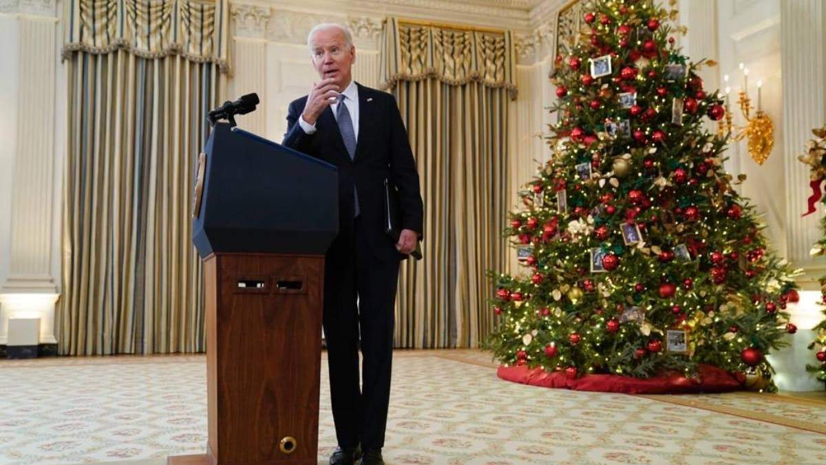 Joe Biden en conferencia con reporteros