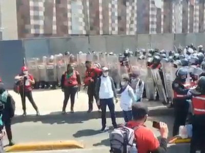 Encapsulan a grupo de mujeres afuera del Metro Hidalgo; cuatro fotógrafas son detenidas