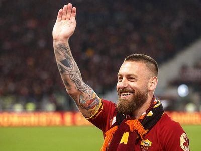 Daniele De Rossi, cerca de convertirse en nuevo entrenador de un equipo del Calcio