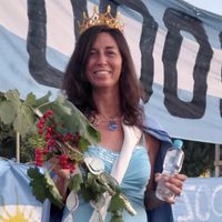 Una "reina" ambientalista repartió agua en la Vendimia de Uspallata