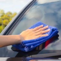 Con ingredientes que tenés en casa, el truco infalible para dejar los vidrios de tu auto relucientes y como nuevos