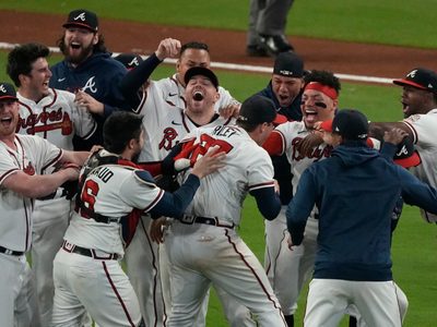 Bravos derrotan a Dodgers y avanzan a su primera Serie Mundial desde 1999