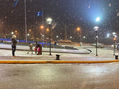La nieve llegó a la capital neuquina