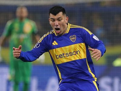 En medio de los rumores de su salida de Boca: Gary Medel se fue del país