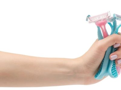 Si tenés maquinitas de afeitar sin filo no las tires, mirá cómo podés recuperar un suéter viejo