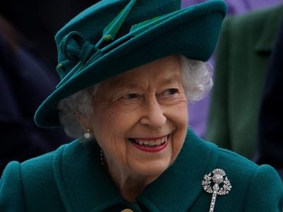 La Reina Isabel II mantiene dos audiencias virtuales después de contraer covid-19