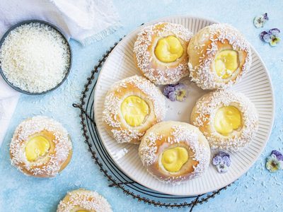 Bollos de coco y crema pastelera: la receta perfecta para preparar en casa y disfrutar en este día gris