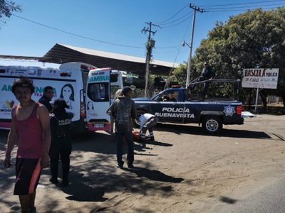 Mueren dos mujeres en accidente carretero en Michoacán; hay 25 heridos