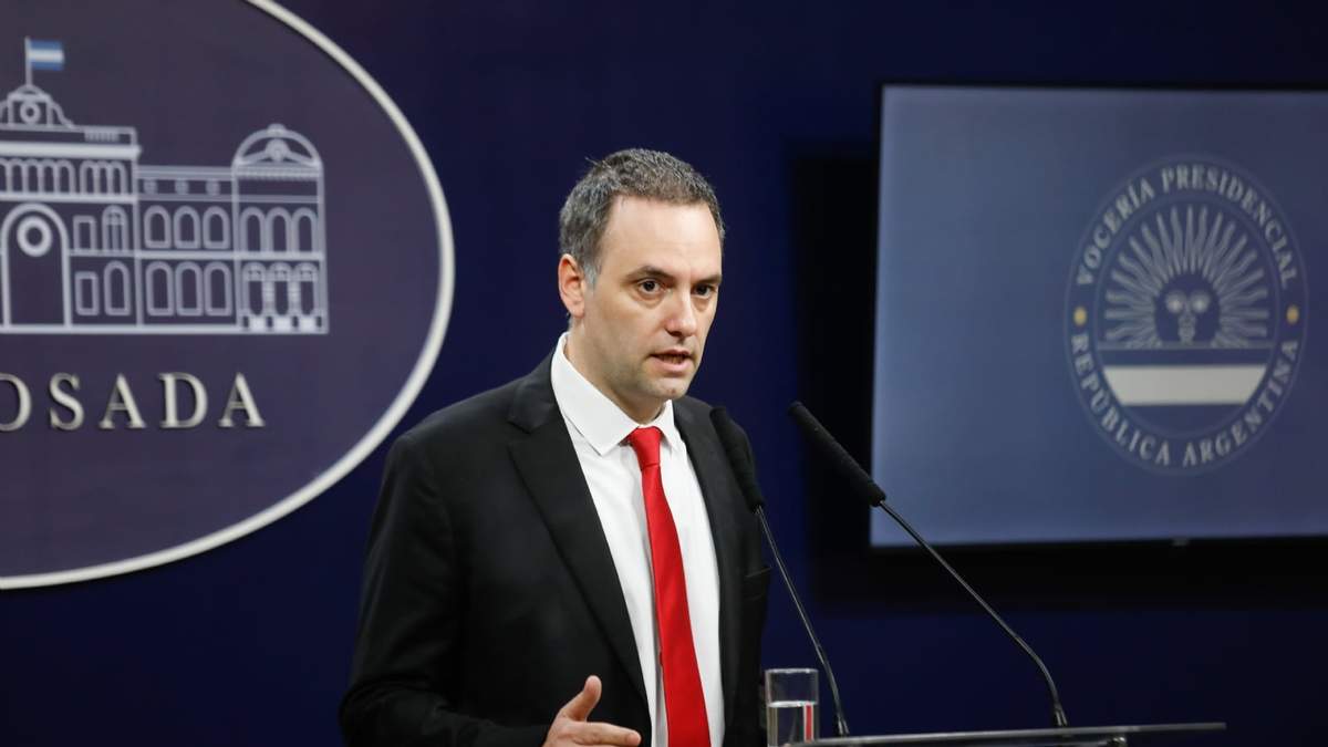 Manuel Adorni defendió el DNU del Gobierno. Fuente: (Twitter)