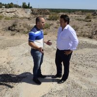 Gaido citó a empresas hormigoneras a reparar el daño causado por los desechos arrojados en la barda