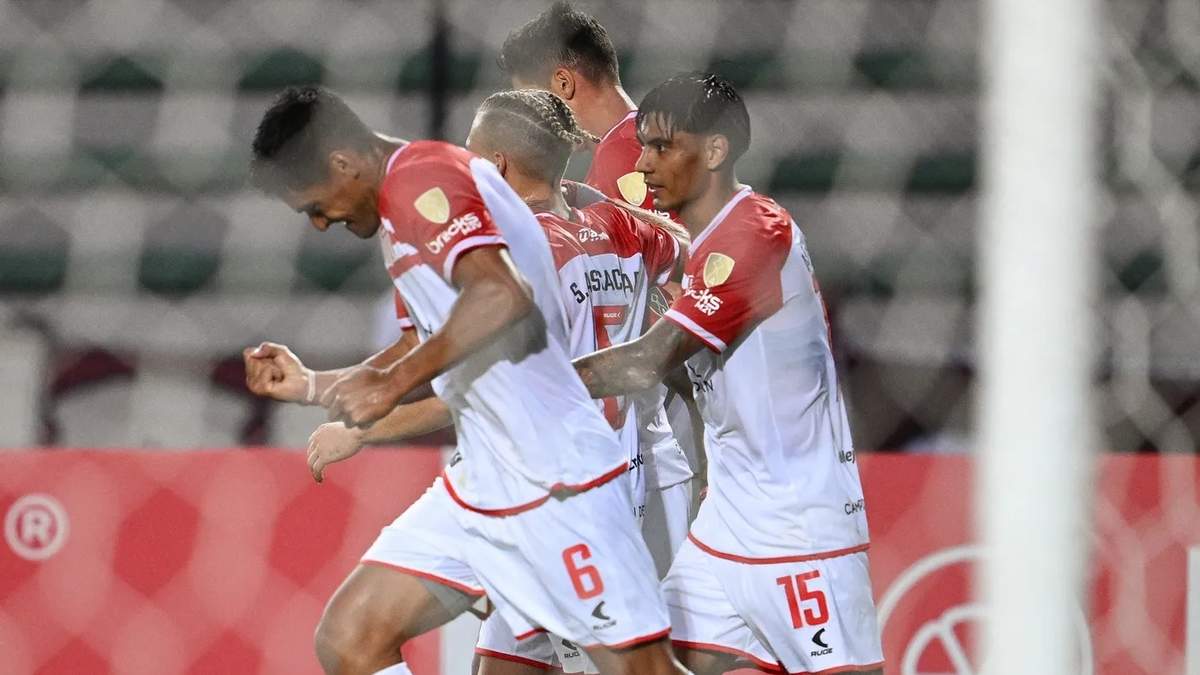 Estudiantes festeja llegar a octavos.