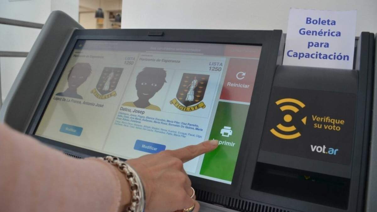 Simulador de voto electrónico. Fuente: (Twitter)