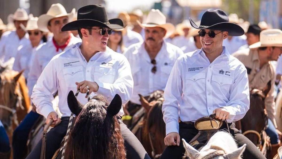 Samuel García y Luis Donaldo Colosio en la Cabalgata por el 427 aniversario de la Fundación de Monterrey