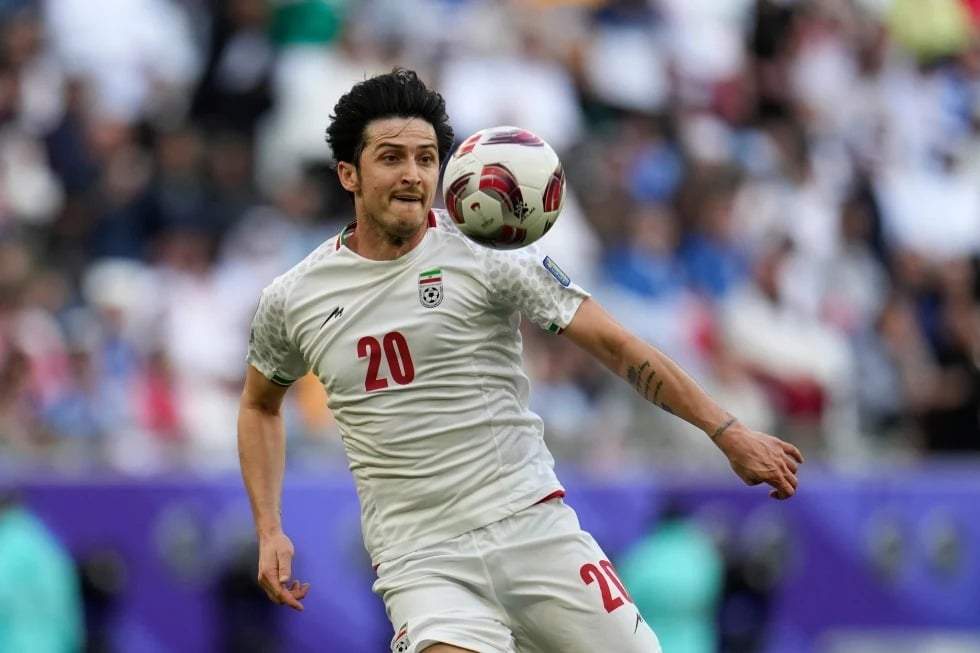 El Estado iraní amenaza al futbolista Sardar Azmoun con confiscar sus bienes por criticar al gobierno