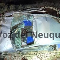 Plaza Huincul: impactante vuelco en la ruta 17 dejó tres heridos