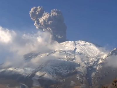 Venden ceniza del Popocatépetl “recién caída del cielo” hasta en 11 mil pesos