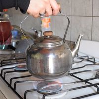 No tires la pava vieja y oxidada: así podés renovarla y dejarla como nueva