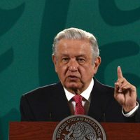 AMLO contradice a la SEP: carta responsiva no es obligatoria "fue una decisión de abajo"