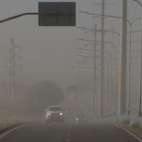 El Servicio Meteorológico Nacional advirtió por una nube de polvo y activó la alerta por viento fuerte