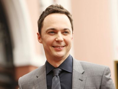 ¿Es Cristian Castro? Jim Parsons se cambió el look y las redes le encontraron un doble