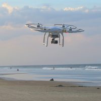España trabaja para evitar aglomeraciones en las playas: comenzaron a patrullar con drones