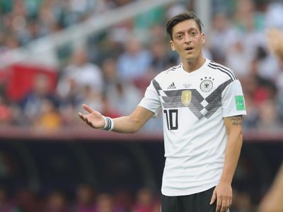 La decisión más polémica de Mesut Ozil en tiempos de coronavirus