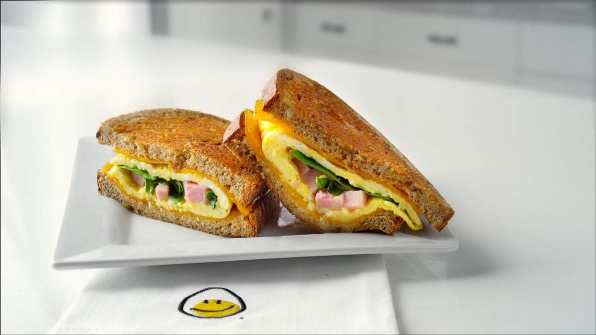 Sándwich de omelette. Fuente: (X)