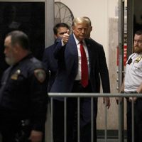 Inicia juicio a Trump en Nueva York; jornada concluye sin que se hayan seleccionado jurados