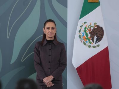 Sheinbaum califica de "irresponsable" difusión de noticias falsas sobre salud de AMLO