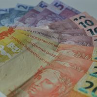 Jair Bolsonaro será el primero que deje la Presidencia de Brasil con un salario mínimo devaluado