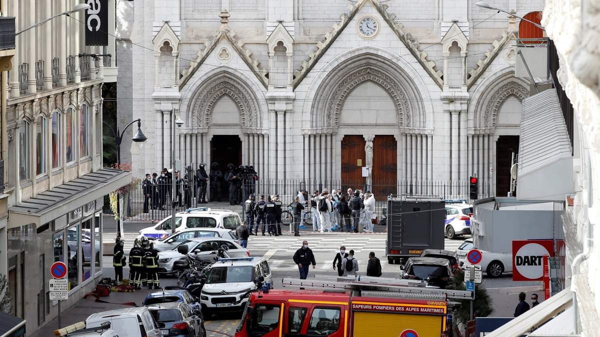 Operativo de seguridad después del ataque en basílica Notre Dame en Niza, en el sureste de Francia. Fuente: (Twitter)