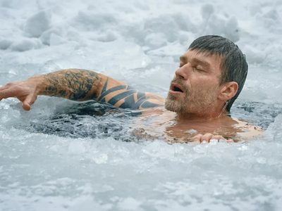 Advierten sobre los riesgos de sumergirse en hielo