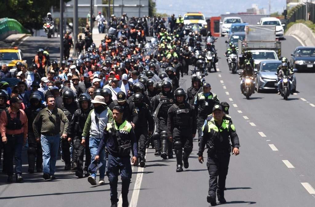 Transportistas marchan al Zócalo