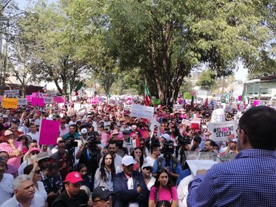 Mariachi ameniza la manifestación en defensa del INE en Guadalajara (Video)
