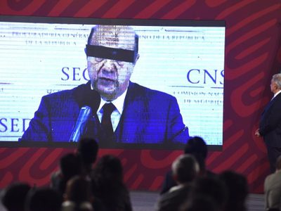 AMLO promete entregar toda la información al GIEI del último informe del caso Ayotzinapa