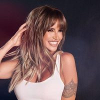 Se jugó: el osado cambio de look al que se animó Flor Peña