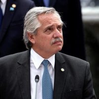 “Seguir sembrando conocimiento”: Alberto Fernández homenajeó a los maestros en su día
