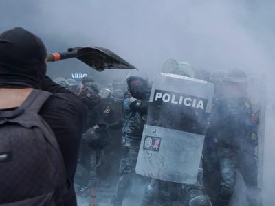 Gobierno de CDMX: “gran provocación” la trifulca de este 2 de octubre; 94 policías van al hospital