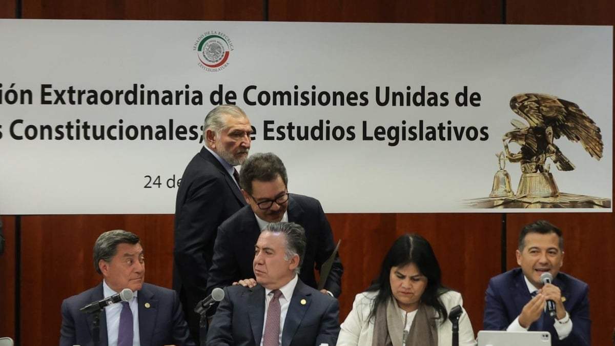 Adán Augusto López e Ignacio Mier durante la reunión de las comisiones
