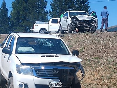 Tres personas heridas en choque frontal sobre Ruta Nacional 40, cerca de Junín de los Andes